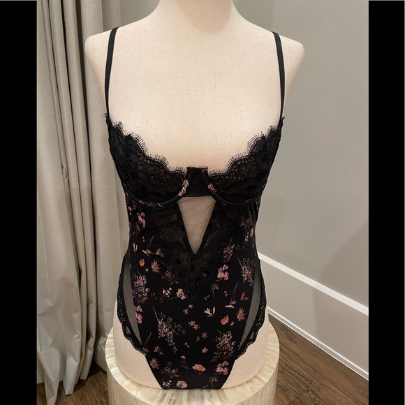❤️ EXQUISITE BRAND NEW NEVER WORN GORGEOUS & SEXY VS SATIN FLOWER PRINT TEDDY! 😍 - Picture 5 of 11